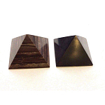 Гармонизатор пирамиды 5 см из шунгита и малинового кварцита