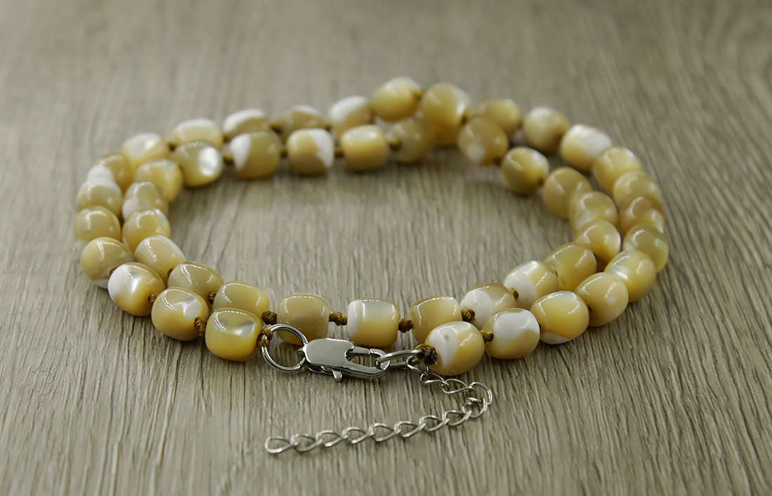 Бус 52. Камень бежевый перламутровый. D-338 ar3 жемчуг 20х33. Камни и жемчуг. Презентация браслет.