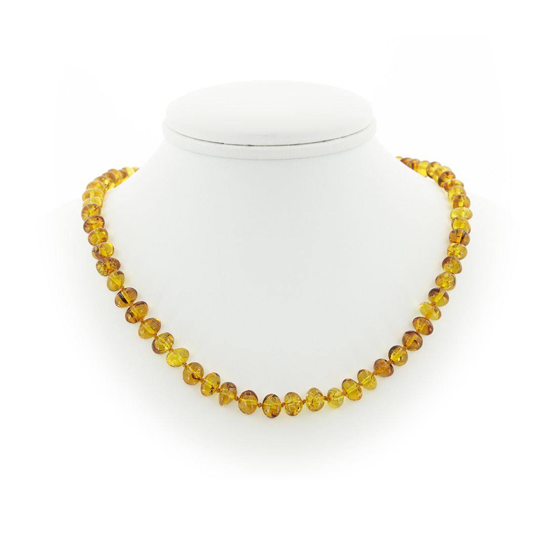 Янтарь светлый, бусы с узелками, галька овальная, длиной 50см