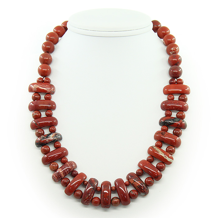 украшения из яшмы. украшения из красной яшмы. браслет унакит и красная яшма. бусы из красной яшмы. яшма бусины галтовка.