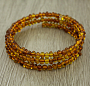 Янтарь светлый, галька овальная, браслет на спирали