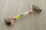 Массажер-роллер Гуаша из яшмы пейзажной с кристаллами хрусталя, хризолита и цитрина
