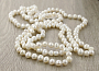 Жемчуг белый, очень неровный, 7мм, бусы длиной 116см.