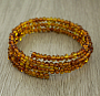 Янтарь светлый, галька овальная, браслет на спирали