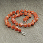 Бусы коралл красный натуральный, кубики 8...10мм, короткие 44см Бусы коралл красный натуральный, кубики 8...10мм, короткие 44см